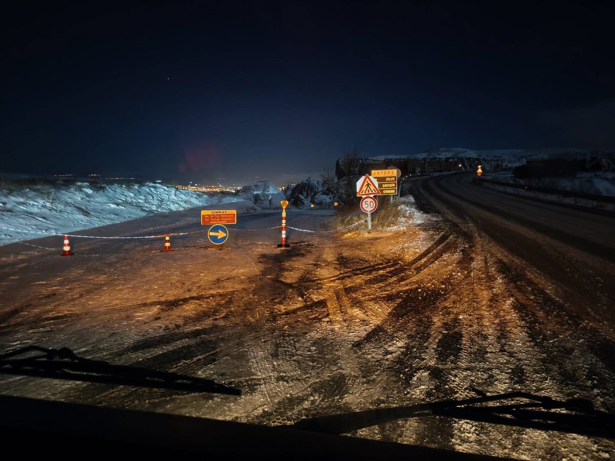 Edinilen bilgilere göre Ürgüp - Avanos arası Ürgüp Devrent vadi yolu ve Başdere - Kayseri, Başdere - İncesu tekke türbe yolları trafiğe kapatıldı.

Zorunlu haller dışında trafiğe çıkmak tehlikeli olabilir.