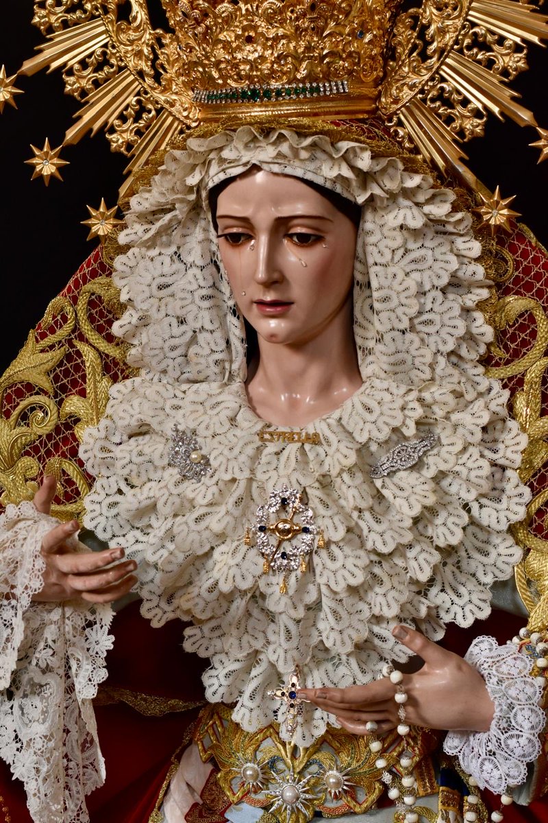 SOLEMNIDAD DE SANTA MARIA, MADRE DE DIOS 

Hoy, 1 de enero, comenzamos el nuevo año bajo el amparo de María. En la solemnidad de Santa María, Madre de Dios, ponemos en sus manos este tiempo que comienza, pidiéndole que sea luz, consuelo y esperanza en nuestro camino.