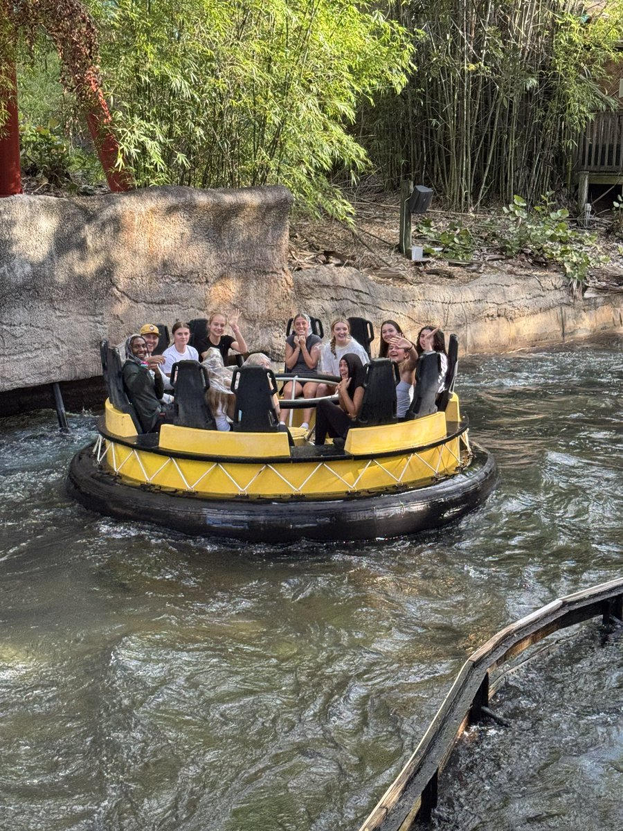 CoachJessicaSG's tweet image. Thank You to @ENGSports_ for hosting the Tampa Bay Christmas Invitational! Our @pvhsgirlsbball went 2-1, earning 3rd place in Caladesi Bracket…we are now 12-3 for the season! Saw good competition &amp;amp; made great memories!! GO SHARKS 🦈💪🏼🏀