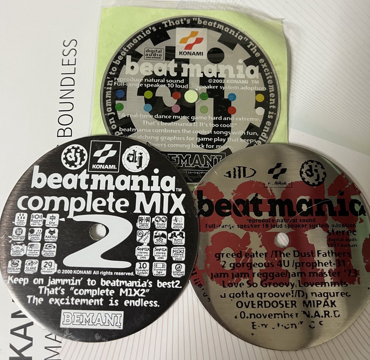 我が家のbeatmaniaターンテーブル用シール。 右下のbm用のは店舗で使っ