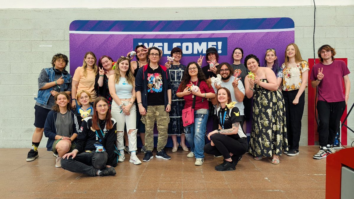 MewTubePkmn's tweet photo. Well what a year that was! From staffing my first ever Regional in Birmingham at the start of year, to spectating EUIC, staffing four more Regionals across Europe, and being selected to staff EUIC this year and return to Birmingham as a co-ordinator! 1/2 https://t.co/qPlGQbsYvM
