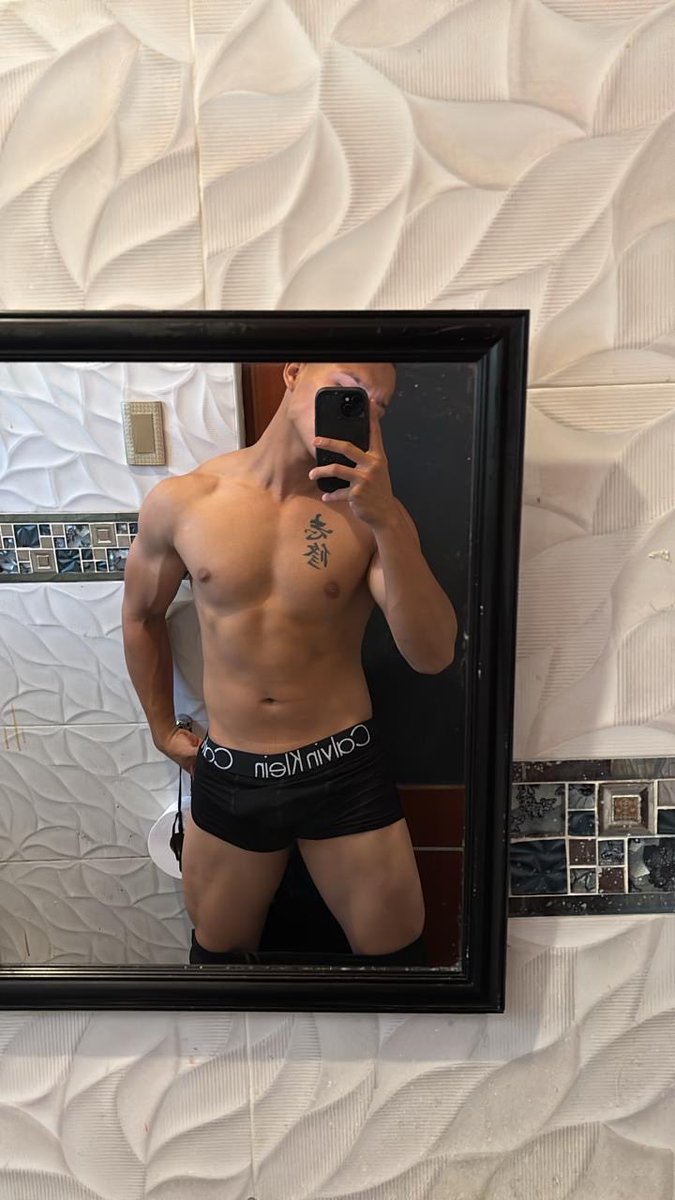 secretanthov's tweet photo. Feliz año nuevo 🎉🎉
Si quieren ver más escriban al dm 
#chudai #porn #pornstar https://t.co/WFdKUa5KYz
