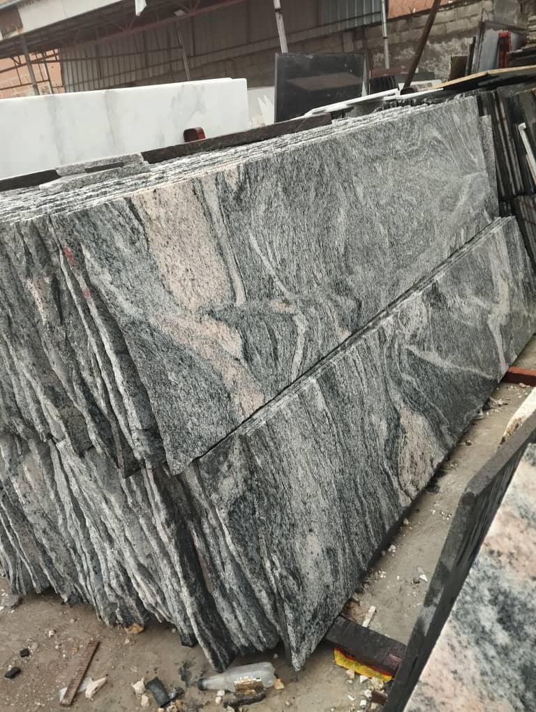 Emiteem's tweet image. Cheers 🥂 to a bigger contract this year.