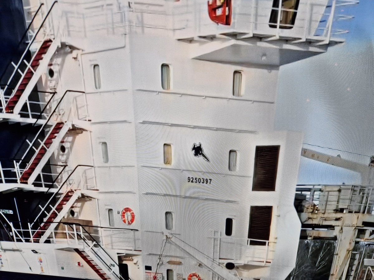 Jännä "sattuma", että Fitburgin kyljessä on sukellusvene U-96:n sahahai-tunnus. #fitburg