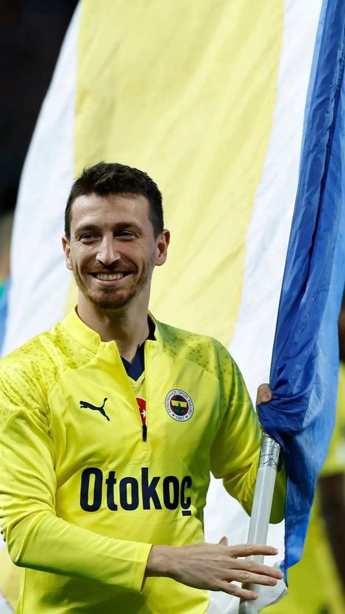 bybonsports's tweet photo. 📌 Fenerbahçeli taraftarlar, #MertHakanaÖzgürlük etiketi ile kaptanına desteklerini gösteriyor. https://t.co/8K5Onl3l80