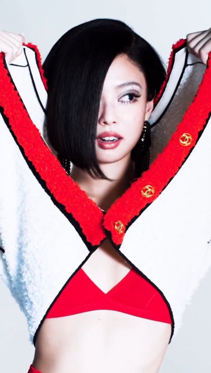 ChanclPrincess_'s tweet image. New year, new hair.