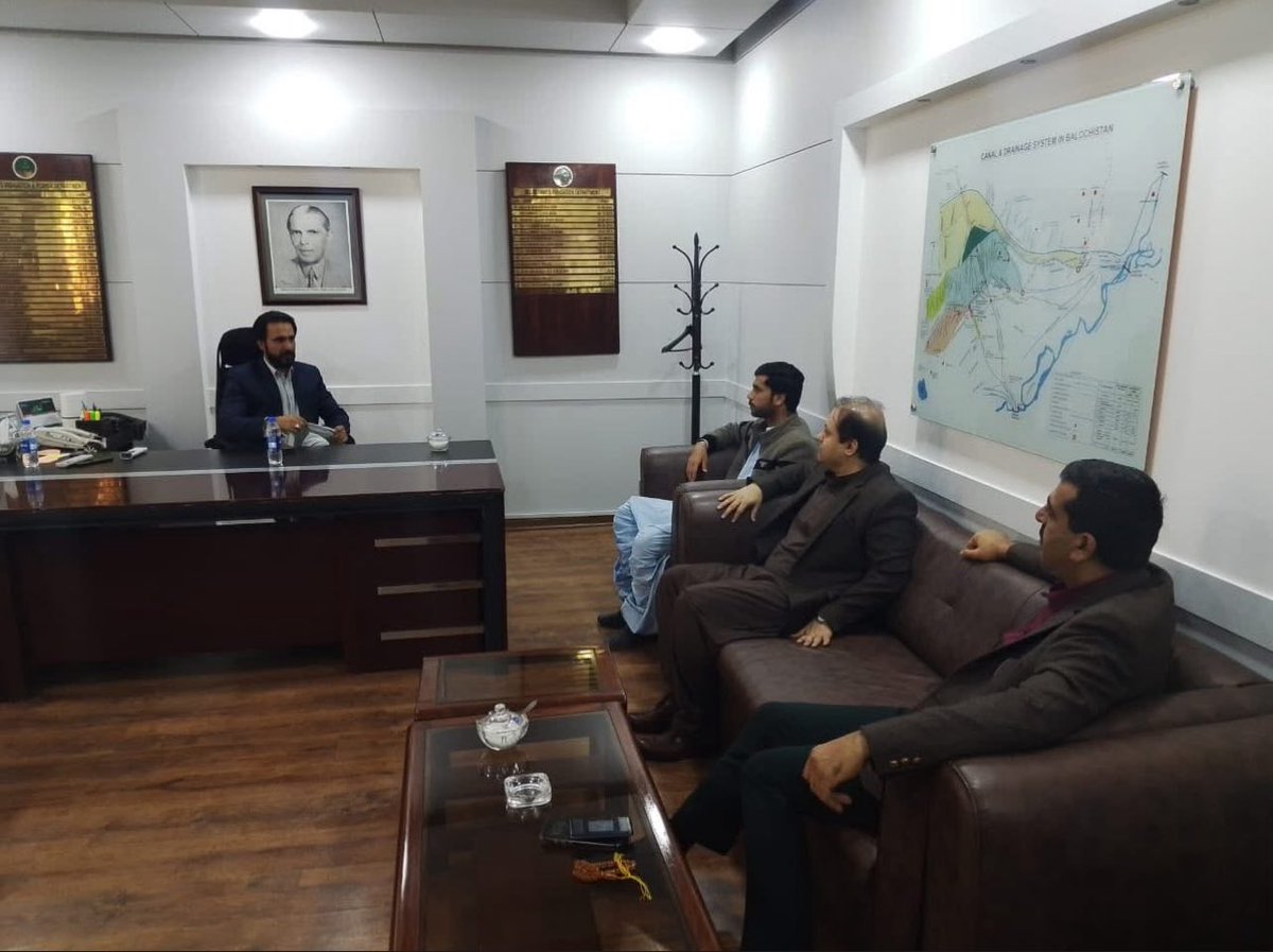 IrrigationGOB's tweet photo. Secretary Irrigation, Govt of Balochistan, Mr. Sohail-ur-Rehman, engaging with the public, attentively hearing their concerns and ensuring on-the-spot resolution through his team—showcasing a strong commitment to public service and good governance. https://t.co/mx0o6ocqSv