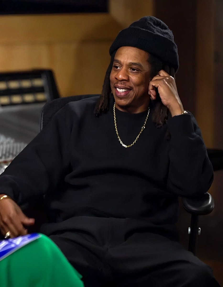 HoopsCrave's tweet image. Jay-Z on why marriages don’t last in today’s generation:

“Simple, we went from ‘Cater 2 U’ to ‘WAP’”