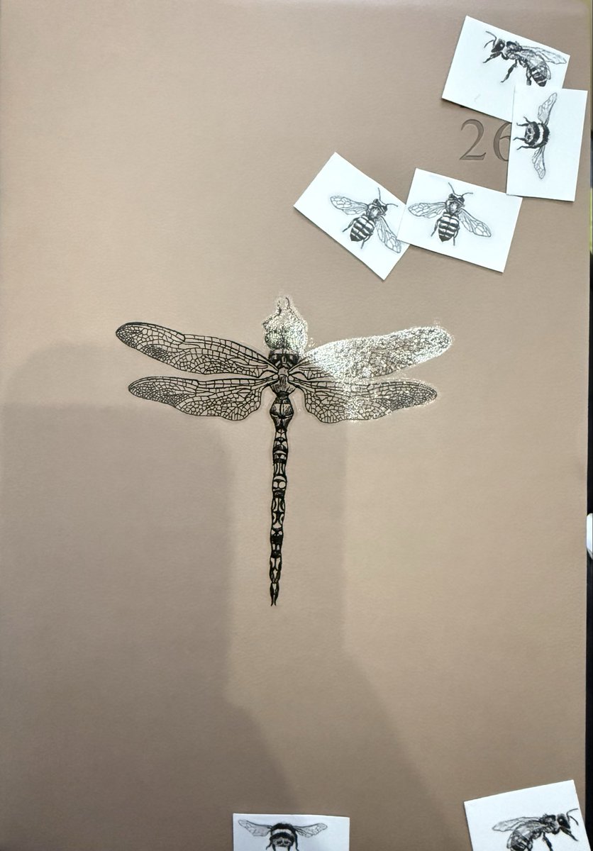 remazera's tweet photo. I overdid it with the bees 💀 https://t.co/j7mwy6AO0q