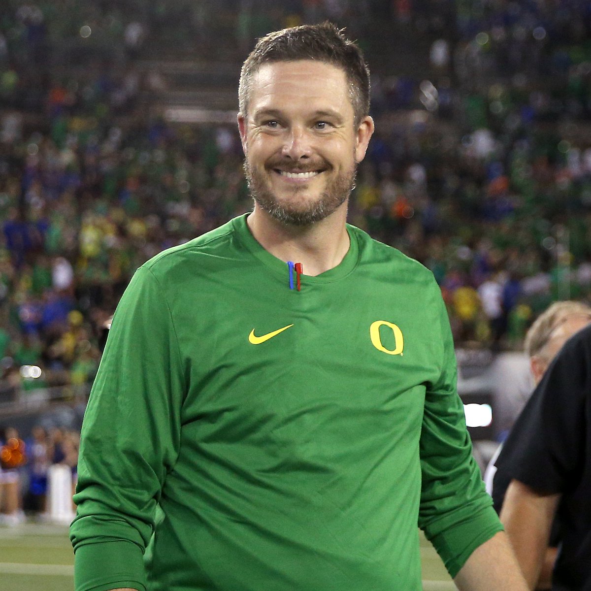 FanDuel's tweet image. Dan Lanning's plan for college football:

🗓️ Season starts one week earlier
🏈 Games every Saturday in December
🏆 National championship on Jan. 1
🔄 Transfer portal opens after Jan. 1

Did he just fix the sport?

#CFBPlayoff | #GoDucks