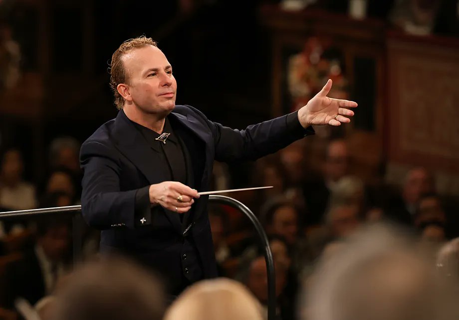 El Director de Orquesta canadiense: Yannick Nezet-Seguin, ha dado un giro ( para mejor)  al Concierto de Año Nuevo de Viena. Un auténtico genio ¡Chapeau!