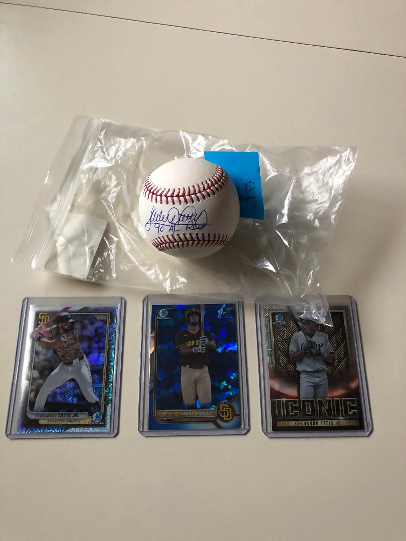 vividblue2008's tweet image. ⚾️⚾️ NEW GIVEAWAY ⚾️⚾️

Sandy Alomar Jr signed baseball with note "90 AL ROY"

and 3 parallels/inserts of San Diego Padres

Winner will be selected on Thursday January 15, 2026

Follow, Repost and Comment "90 AL ROY"

Reposts always appreciated, thank you !!

@TBBCrew @TBBReposts…