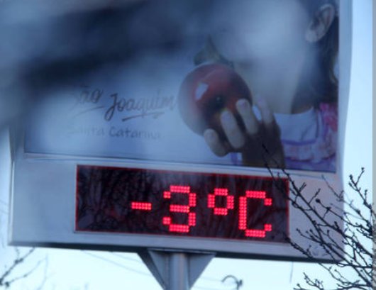NaahNobre's tweet photo. Queria ta assim com a temperatura que eu gosto... https://t.co/EKBZxkFmdw