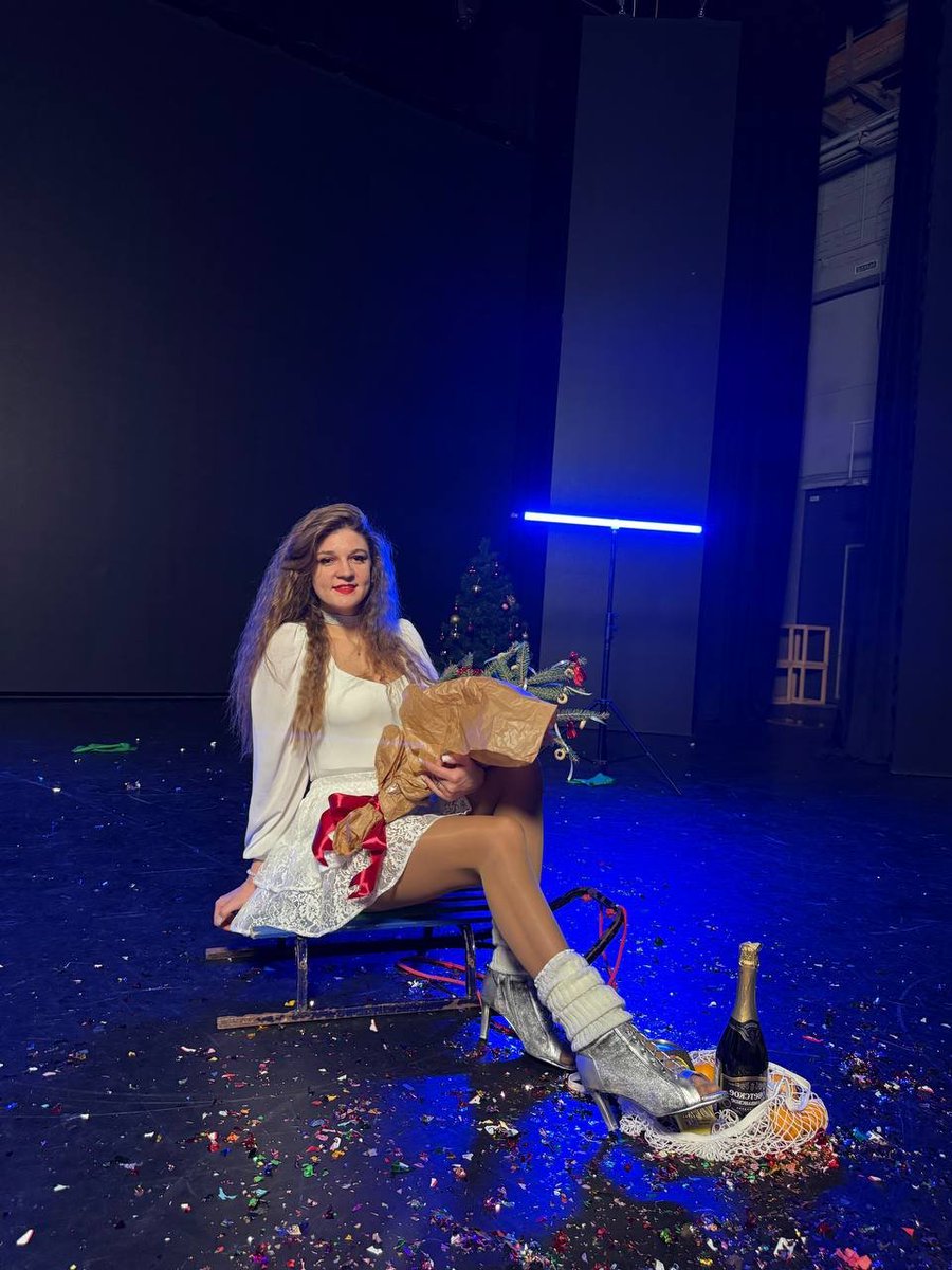 Sguschenka13's tweet photo. Расскажи, Снегурочка.. Где была 💫
Всех с наступившим Новым годом ✨🍊❄️ https://t.co/oDmaEsMKjZ