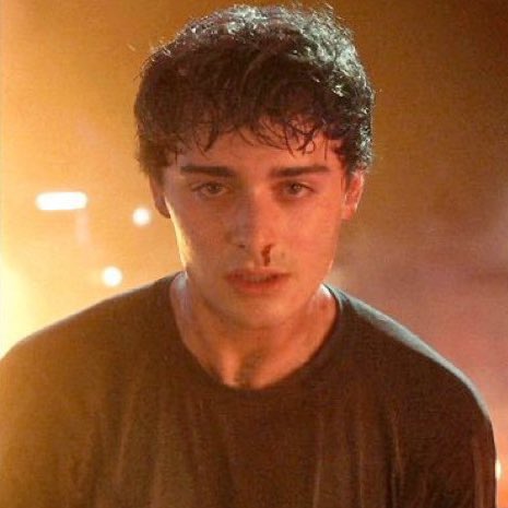 poponze's tweet image. Agora que encerrou Stranger Things, Noah Schnapp está oficialmente desempregado.