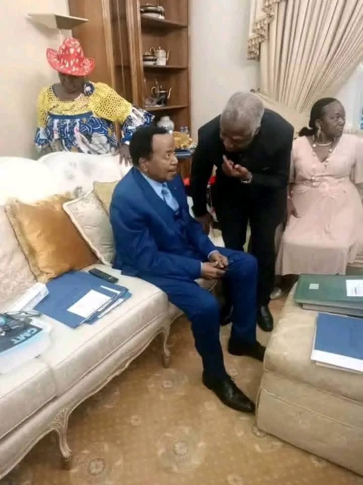 🛑SÉRAIL - PAUL BIYA CÉLÈBRE LE NOUVEL AN EN FAMILLE, ENTOURÉ DE SES GRANDES SŒURS.

Loin des projecteurs politiques, c’est dans une ambiance chaleureuse et familiale que le président Paul Biya a accueilli l’année 2026. Le chef de l’État camerounais a célébré le passage à la