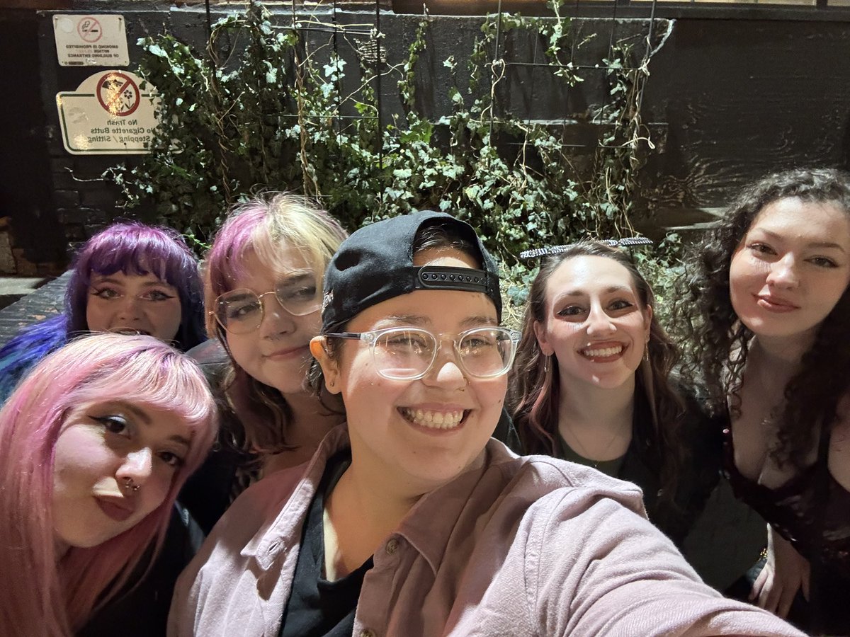 EmilyLugardo's tweet image. MY BABIESSSS @rlygllghrr @frogl0ver32 @rag3_n_lov3 @sunnydaze1320 @ maddy’s 5sos account