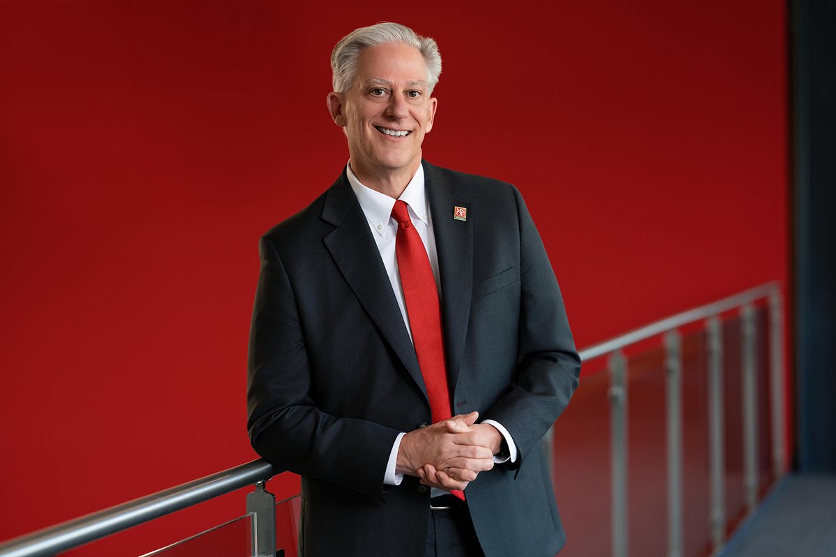 MSOE's tweet image. Introducing the sixth president of Milwaukee School of Engineering, Dr. Eric Baumgartner.

Congratulations, Dr. Baumgartner!