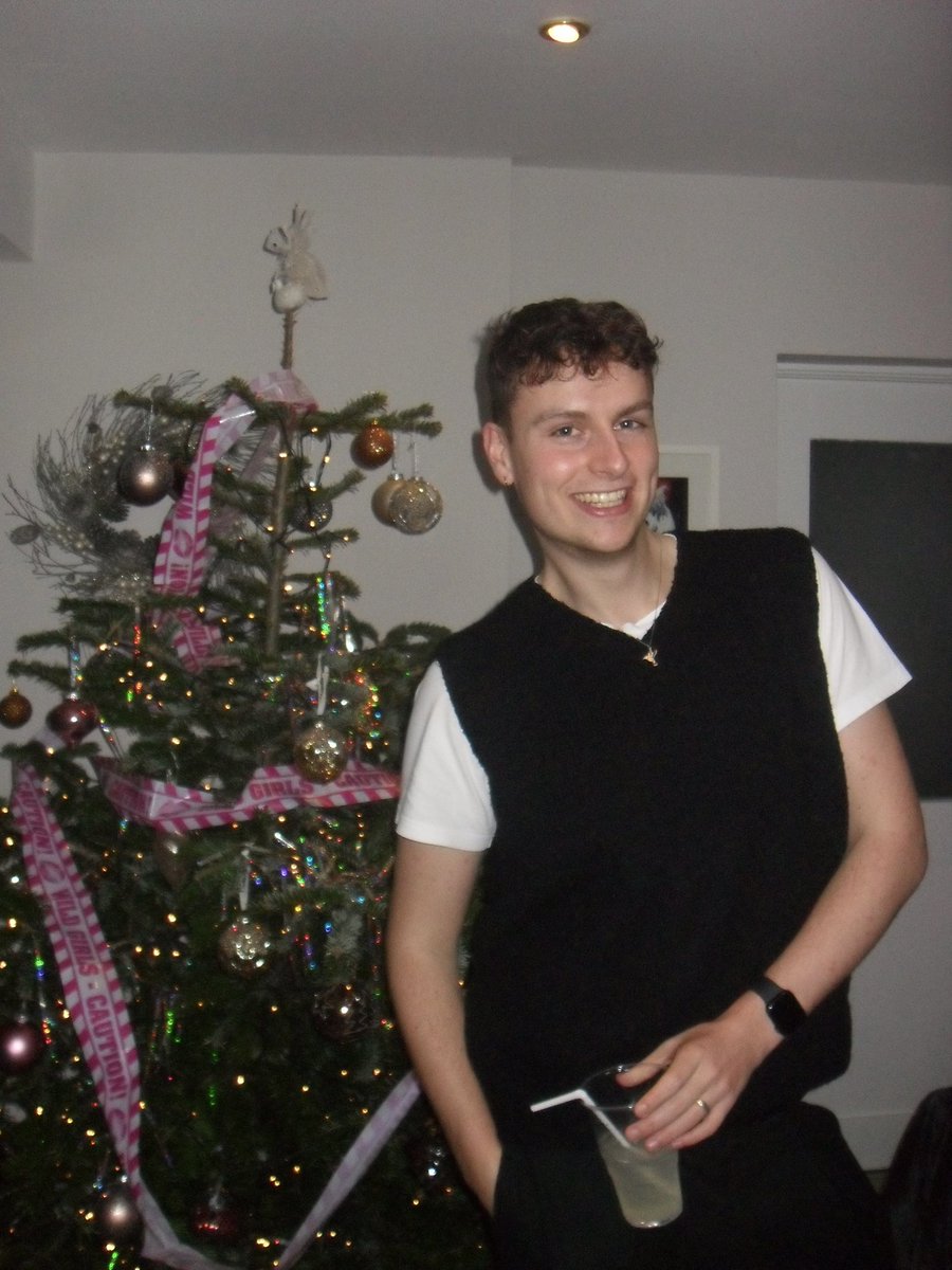 WereLikeTheView's tweet image. happy new year oomfs!!