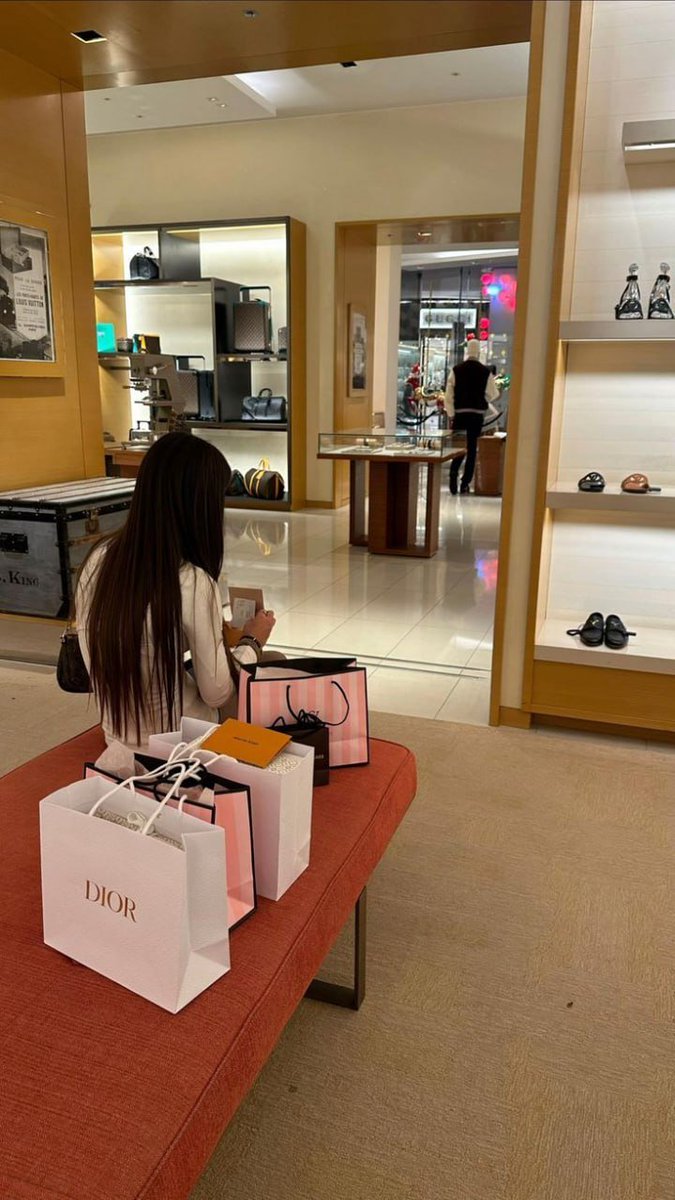 DanRDaniel22's tweet image. Hello bestie! 🥰