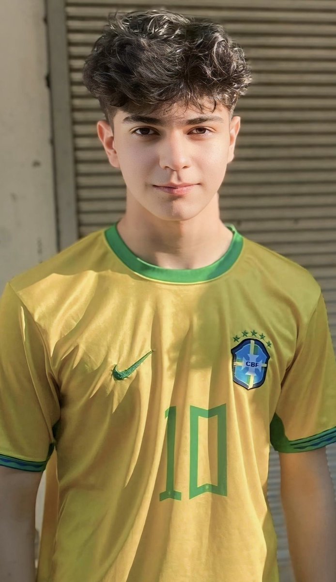 Kardeşim Fatih Acacı 15 yaşındaydı.
7 Eylül akşamı, bir parkın ortasında,akranı tarafından ölümcül bölgelerinden 12 kez bıçaklanarak öldürüldü.

O sabah yanımdaydı. Gülüyordu, şakalaşıyordu.
Akşamında ise cansız bedenini gördüm. Son kez yanağından öptüm; buz gibiydi. Bir sabahın