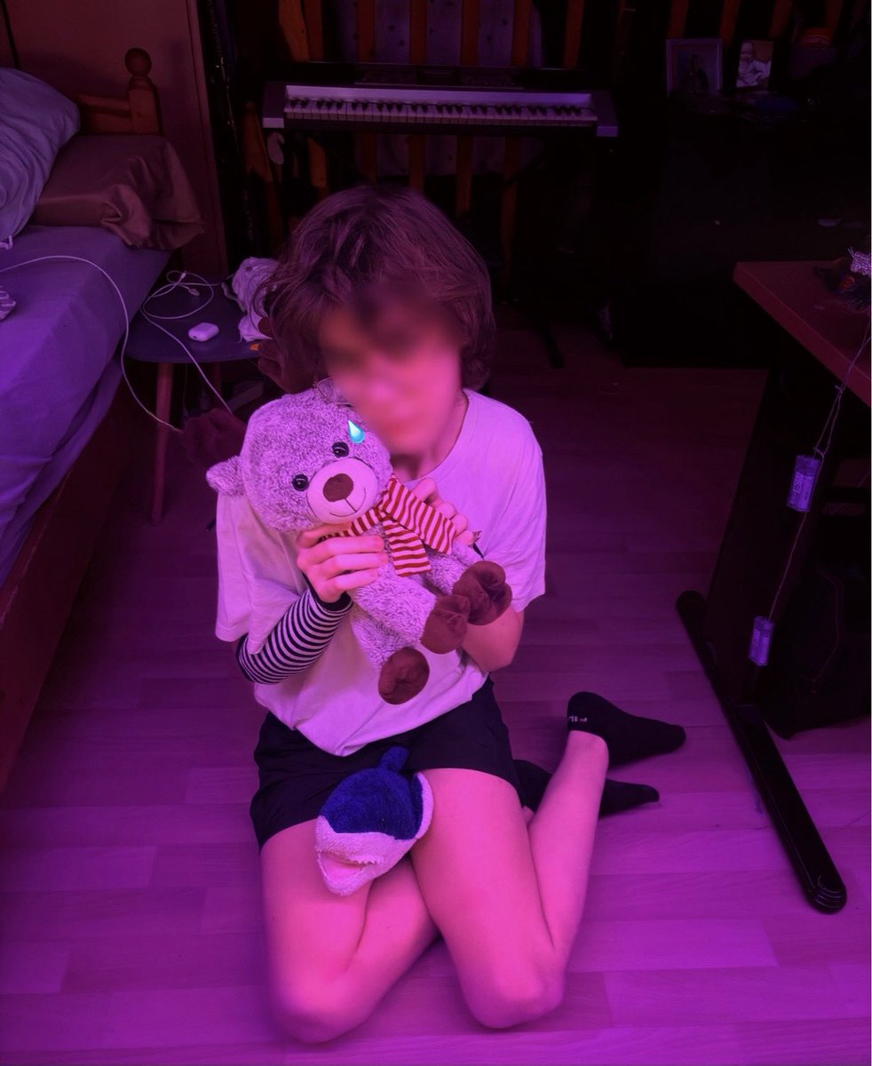 EvaNya's tweet photo. Qui dit nouvelle peluche dit plein de photos ^~^ !! par contre, je n’ai toujours pas trouvé de nom pour ma peluche… https://t.co/enapcc1hIa