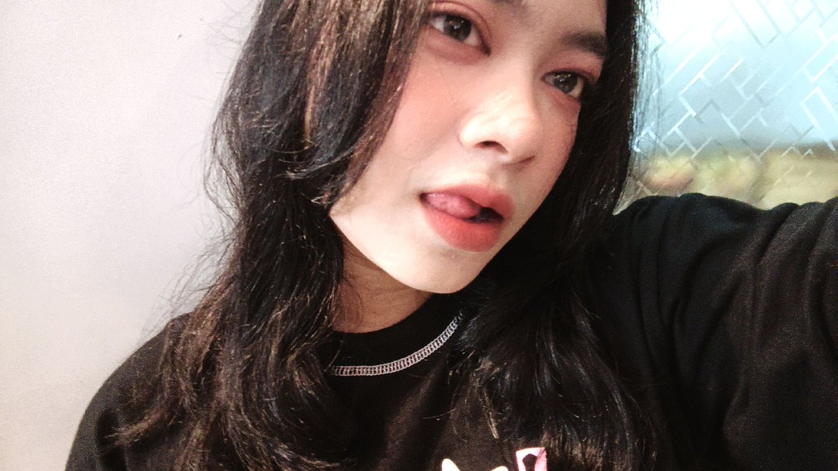 fl0_0wwy's tweet photo. mau post disini, hehe sekali sekali🤏🏻 https://t.co/vnM963mIHe