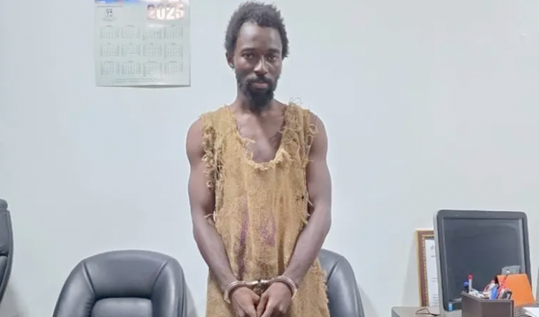 القبض على «مدعي النبوة» في #غانا ليلة #رأس_السنة

• زعم اقتراب طوفان عالمي وحدد موعده يوم 25 ديسمبر