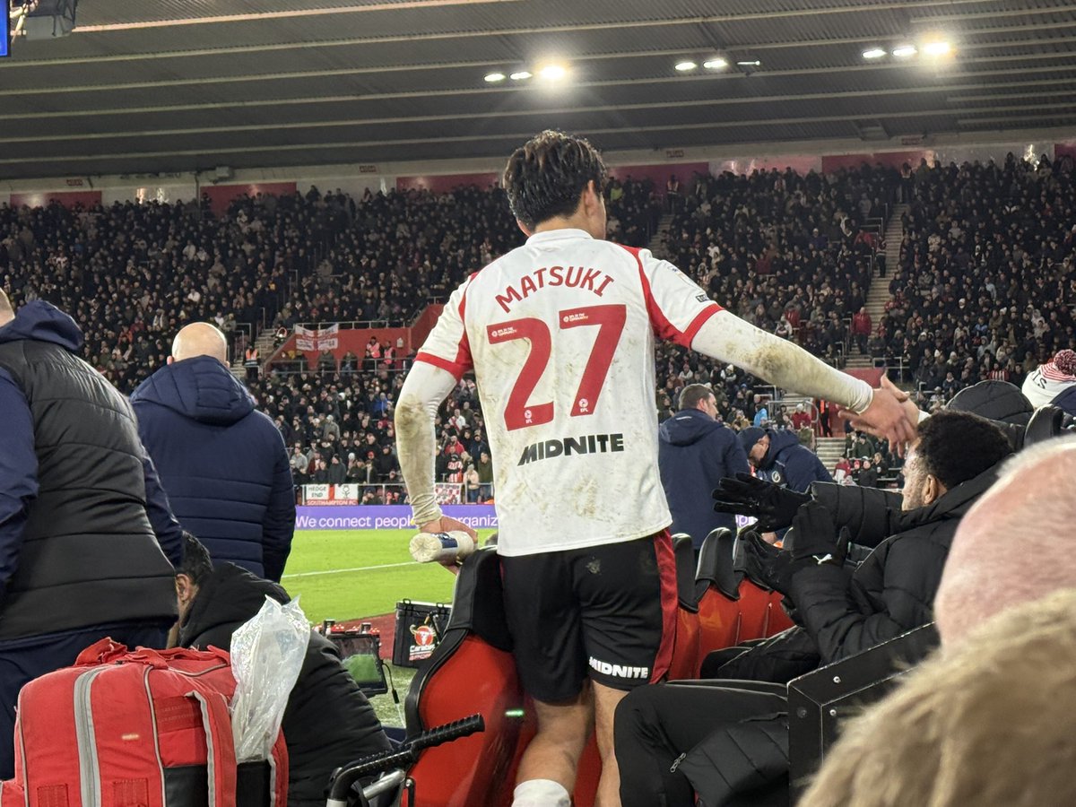 teru_tokyo2020's tweet image. 78分で交代。
久しぶりの先発だったにもかかわらず、フィジカルは最後まで落ちなかったので腐らずに準備を続けてきたことが伝わってきた。

ドロドロになったユニフォームからも激闘の跡がはっきりと分かる。
後半頭の交代がシエンザだったし、序列が上がったんじゃないかなあ