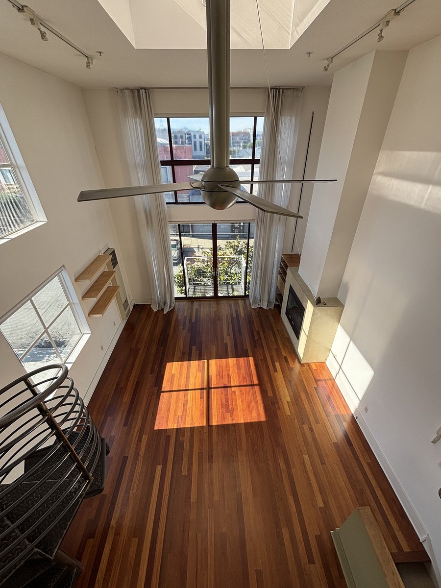 JennD's tweet image. Live/work loft in Potrero Hill

4 levels · flex 2 or 3BR,  pvt, full-floor street-level entrance. Light, quiet, functional, nr Mission Bay / Dogpatch, $7450/month. DM for details.