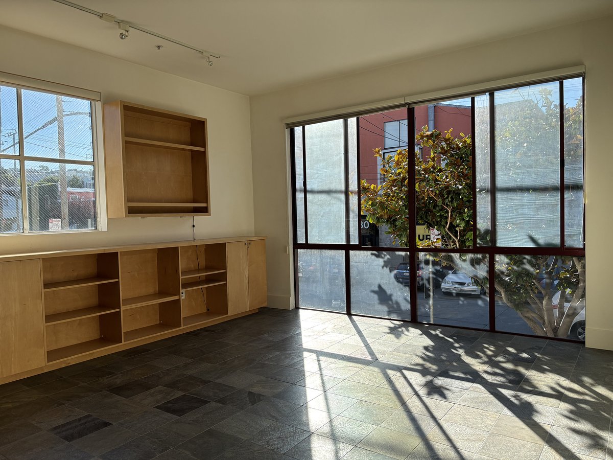 JennD's tweet image. Live/work loft in Potrero Hill

4 levels · flex 2 or 3BR,  pvt, full-floor street-level entrance. Light, quiet, functional, nr Mission Bay / Dogpatch, $7450/month. DM for details.