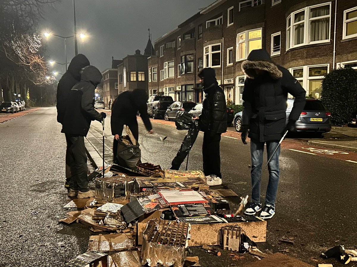 Moslimjongeren Den Haag tweet media