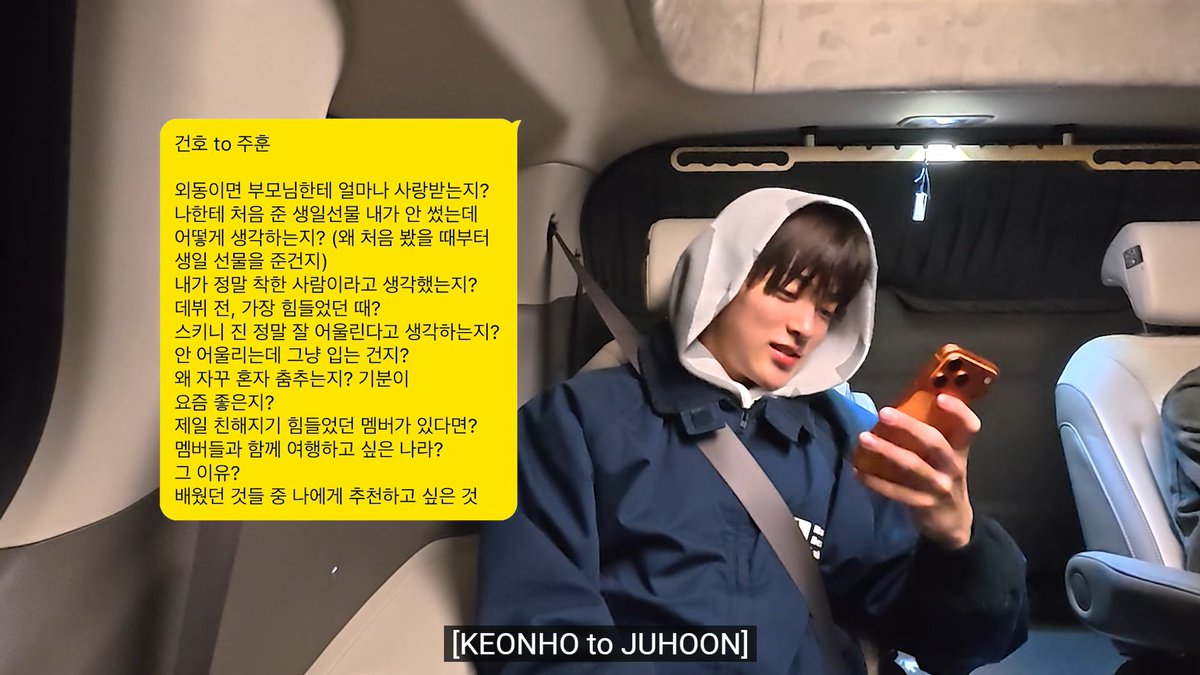 BooksUFriends's tweet image. สิ่งที่กอนโฮอย่างถามทุกคน

คำถามที่กอนโฮ อยากถาม เจมส์ (#JAMES)

- ในฐานะพี่ชาย มีช่วงเวลาไหนที่น่าอายบ้างไหม ? 
- สมาชิกคนไหนที่พี่คิดว่าทำงานมีประสิทธิภาพที่สุด ? 
- ตกหลุมรักอนิเมะได้ยังไง ? 
- ชื่ออย่างเป็นทางการจริงๆ แล้วคืออะไร ? 
- อยากไปเที่ยวประเทศไหนกับสมาชิกคนไหน ? 
-…