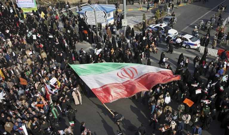 #إيران تعلن مقتل عنصر في #الحرس_الثوري خلال المظاهرات

• إصابة 13 آخرين من عناصر «الباسيج» والشرطة بجروح