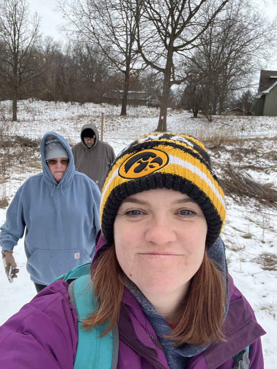 FriendshipAir's tweet photo. @BowmanOutside That was our first park of last year! We were stepping over walnuts, there were so many (here’s a picture of us, pointing at walnuts 😂) 
My parents and I went to Volo this morning. Quite brisk. -Steph https://t.co/4p05sETVYM