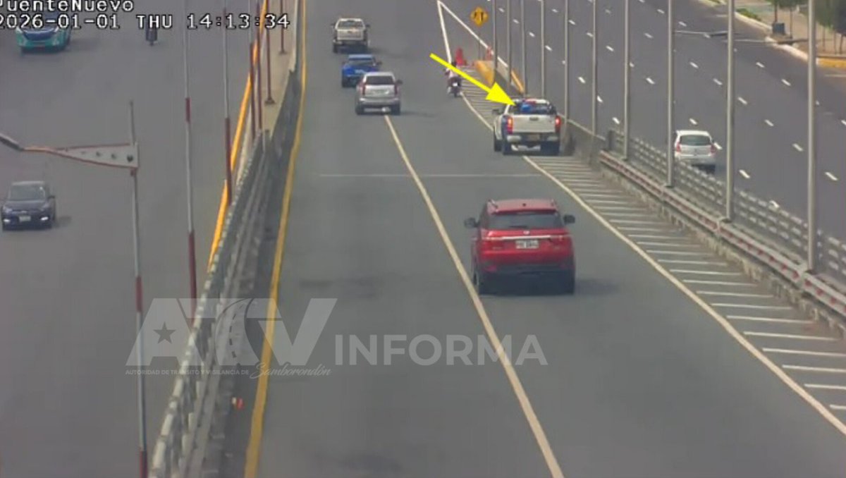 #ATVInforma | Se visualiza un siniestro de tránsito en el puente nuevo, con sentido Guayaquil-Aurora.

Agentes de la <a href="/CTEcuador/">Comisión de Tránsito 🇪🇨</a> y una ambulancia de <a href="/BCB_Samborondon/">Benemérito Cuerpo de Bomberos de Samborondón</a> tomaron procedimiento y luego del incidente quedó despejada la vía .
