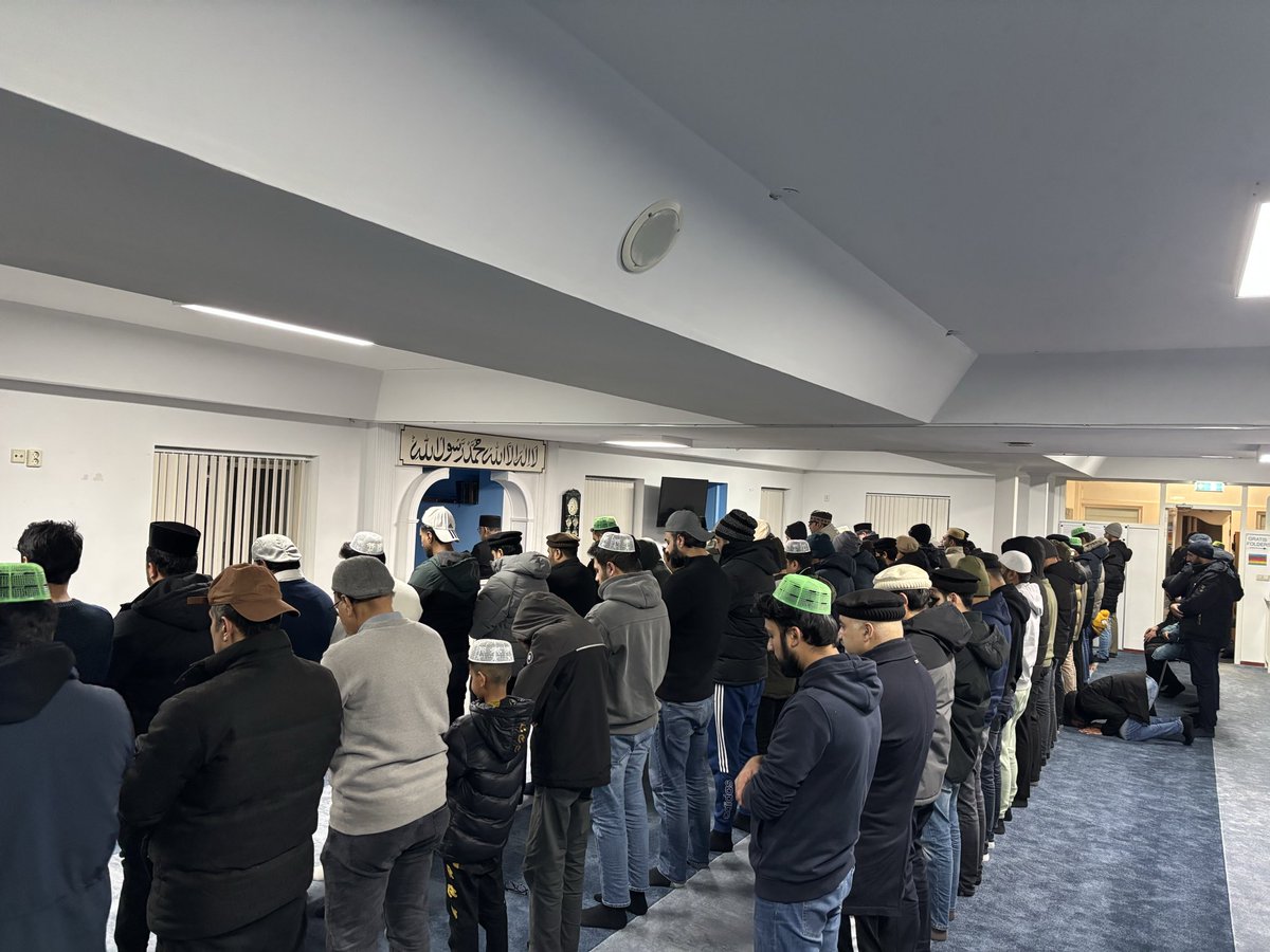 Moslimjongeren Den Haag tweet media