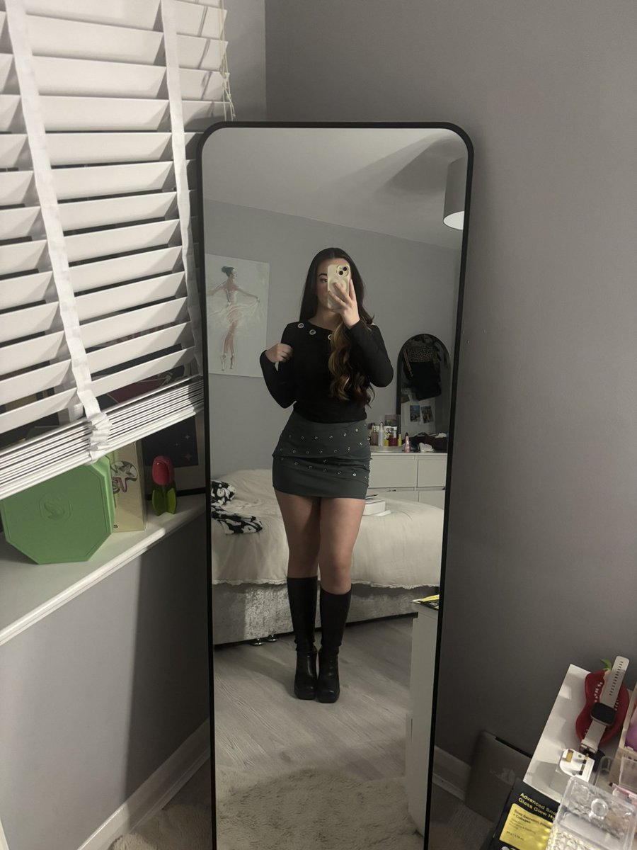 #KneeHighBoots

(𝑃𝑖𝑐𝑡𝑢𝑟𝑒 𝑐𝑜𝑢𝑟𝑡𝑒𝑠𝑦 𝑜𝑓 <a href="/Prinn1177/">Prinn</a> )