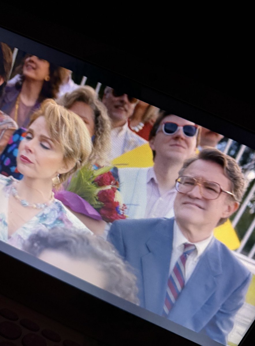 tô indignada que mataram a eleven e o pai do mike terminou INTACTO