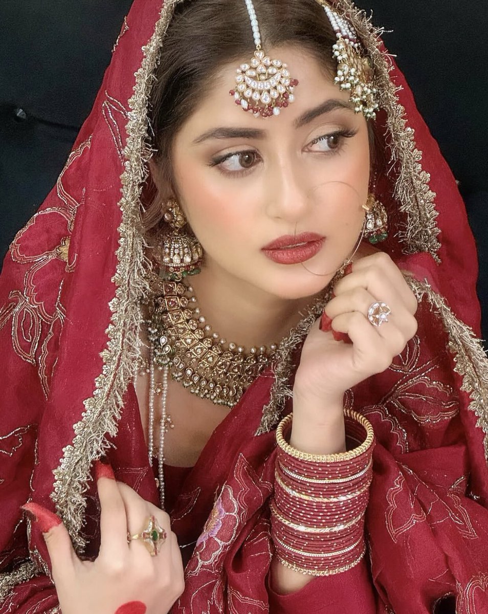 lubitubis's tweet image. i hope we get to see sajal in smth traditional like this on her wedding day bcs no one does red bridal like her. mashallah.