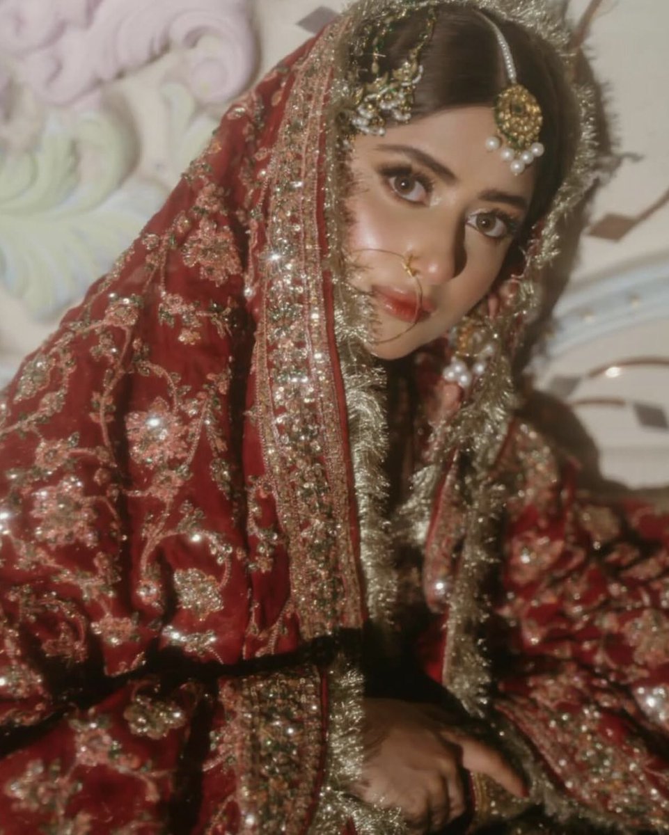 lubitubis's tweet image. i hope we get to see sajal in smth traditional like this on her wedding day bcs no one does red bridal like her. mashallah.