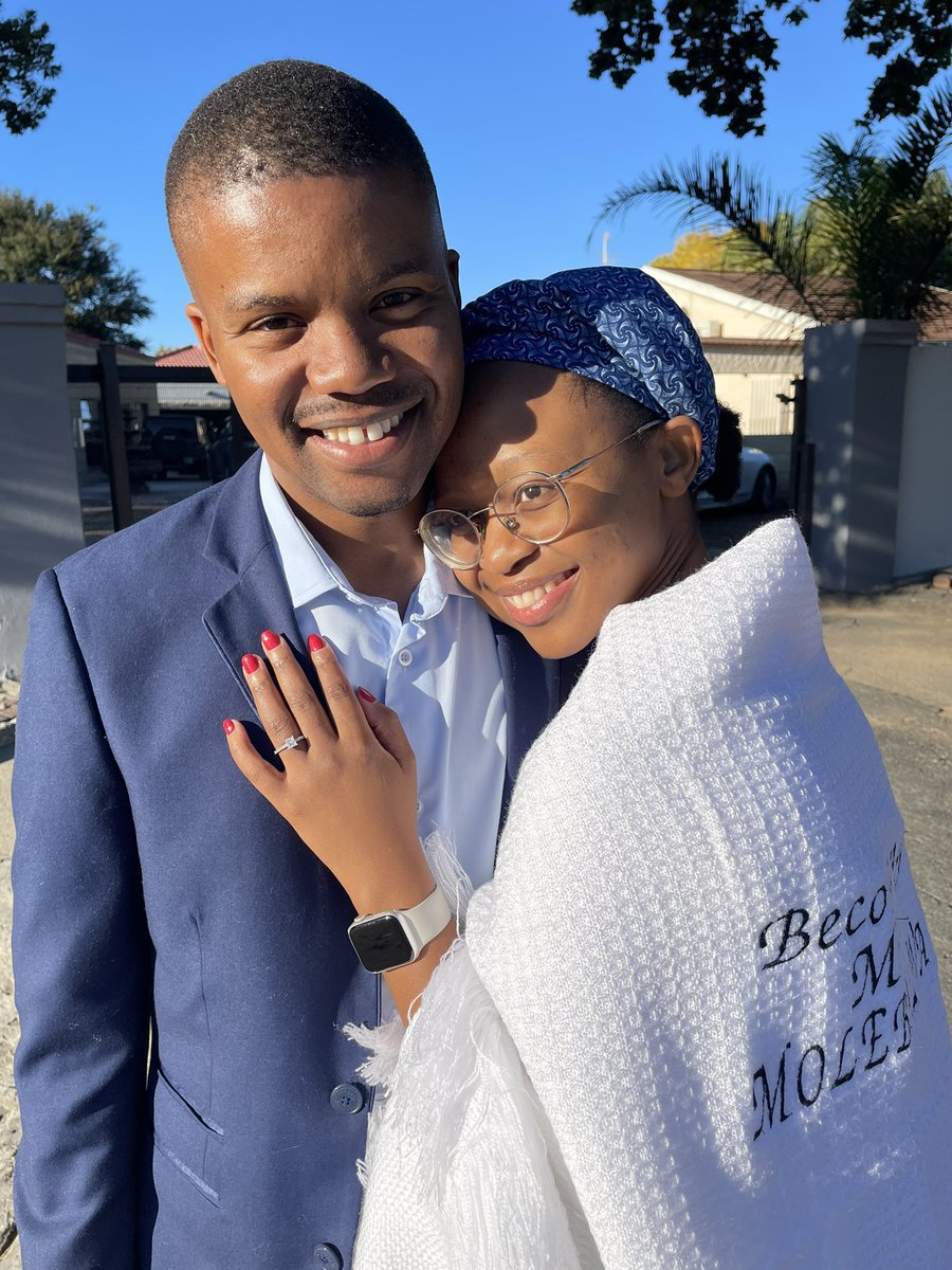 Shego_7's tweet image. Happy 4 years of my favourite love story. So happy to be doing forever with my best friend and so proud to be his wife! 🥹❤️
Thulaganyo e Tshegofaditsweng 🤍