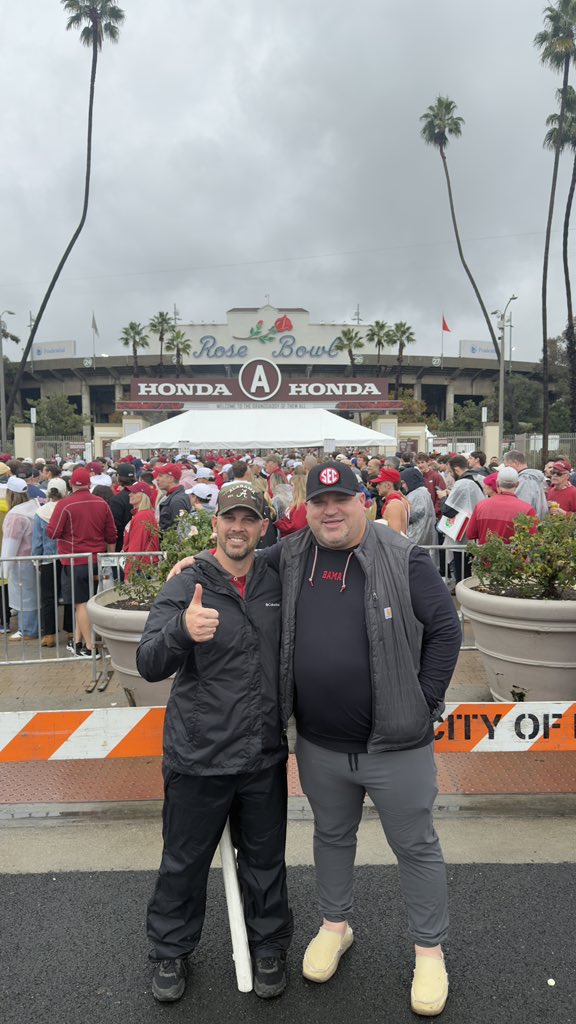 BryantGrice's tweet photo. YOU ARE LOOKING LIVE….At the 112th Tournament of Roses @nicstradamus #RollTide https://t.co/y36pDxDwH1