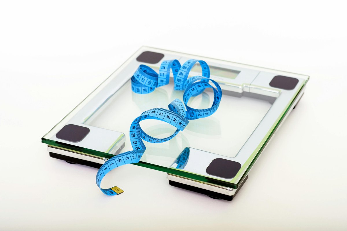Powerfm987's tweet photo. [ON AIR] UNDOING DECEMBER: HOW TO GET BACK ON TRACK WITH YOUR DIET AND EATING FOLLOWING FESTIVE FOOD AND ALCOHOL.

Mbali Mapholi, Registered Dietitian joins Thoriso on #POWERBreakfast.

#Summer2Remember https://t.co/nMnTOJ4vmn
