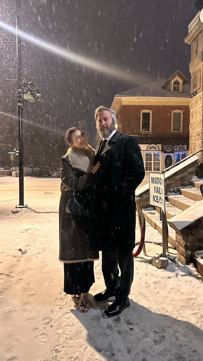 tomgreenlive's tweet image. Happy New Year from my wife Amanda and I - let’s have an amazing 2026!