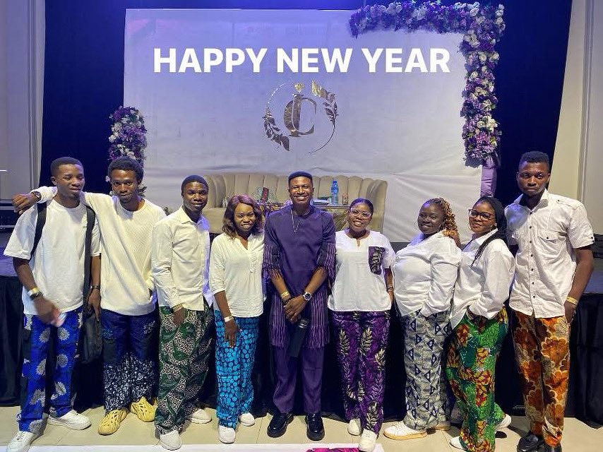 Layosings's tweet photo. Happy New year! https://t.co/0w196AAaul