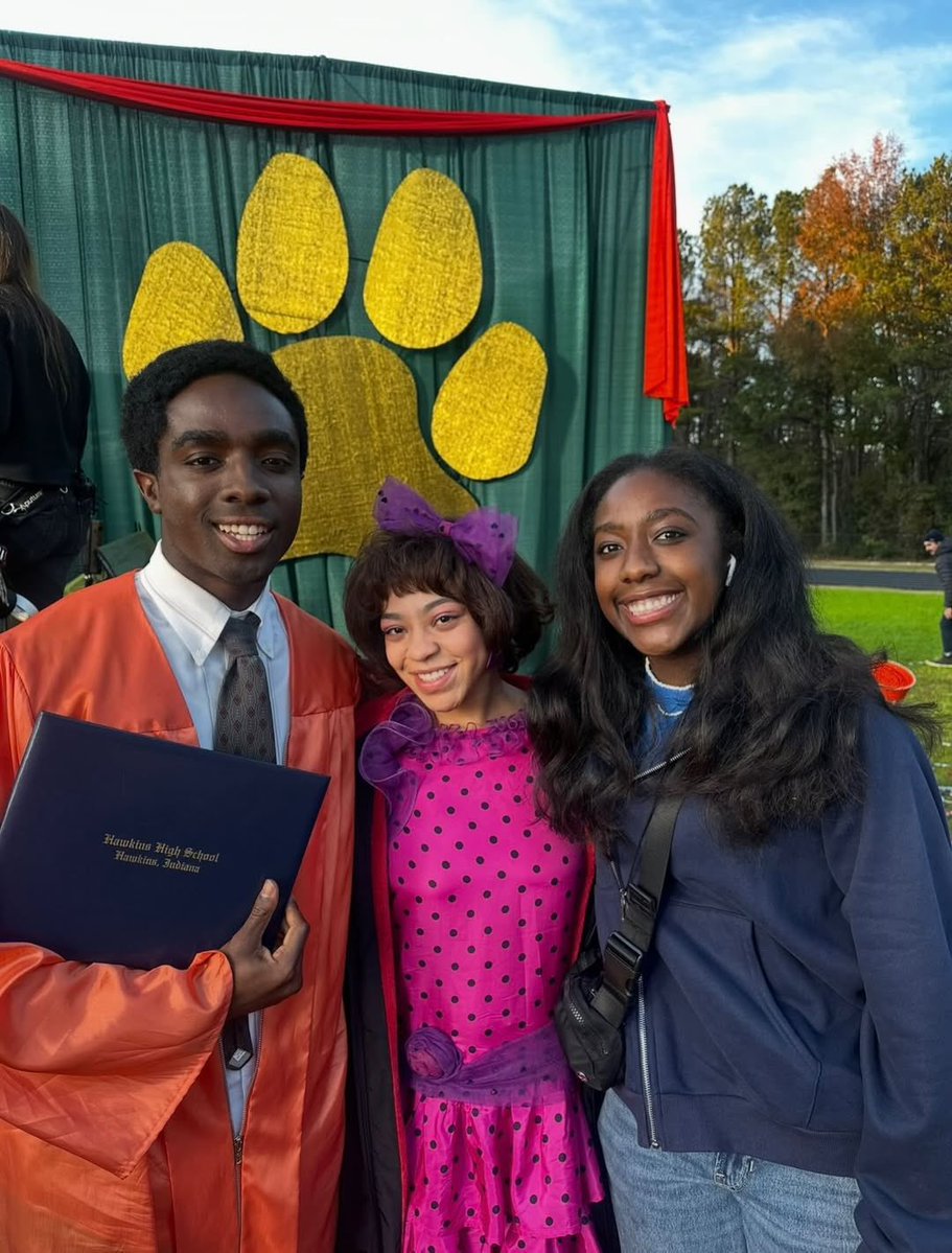 scrawnypercy's tweet image. CUT THE SHOW