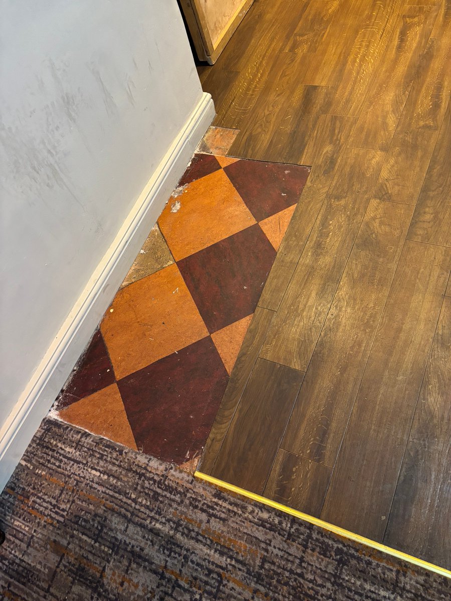 AnnoGalactic's tweet image. #nofilter #allsafe #TheWhiteHorse #Gainsborough 

Trod, trodded, troddist…ted.