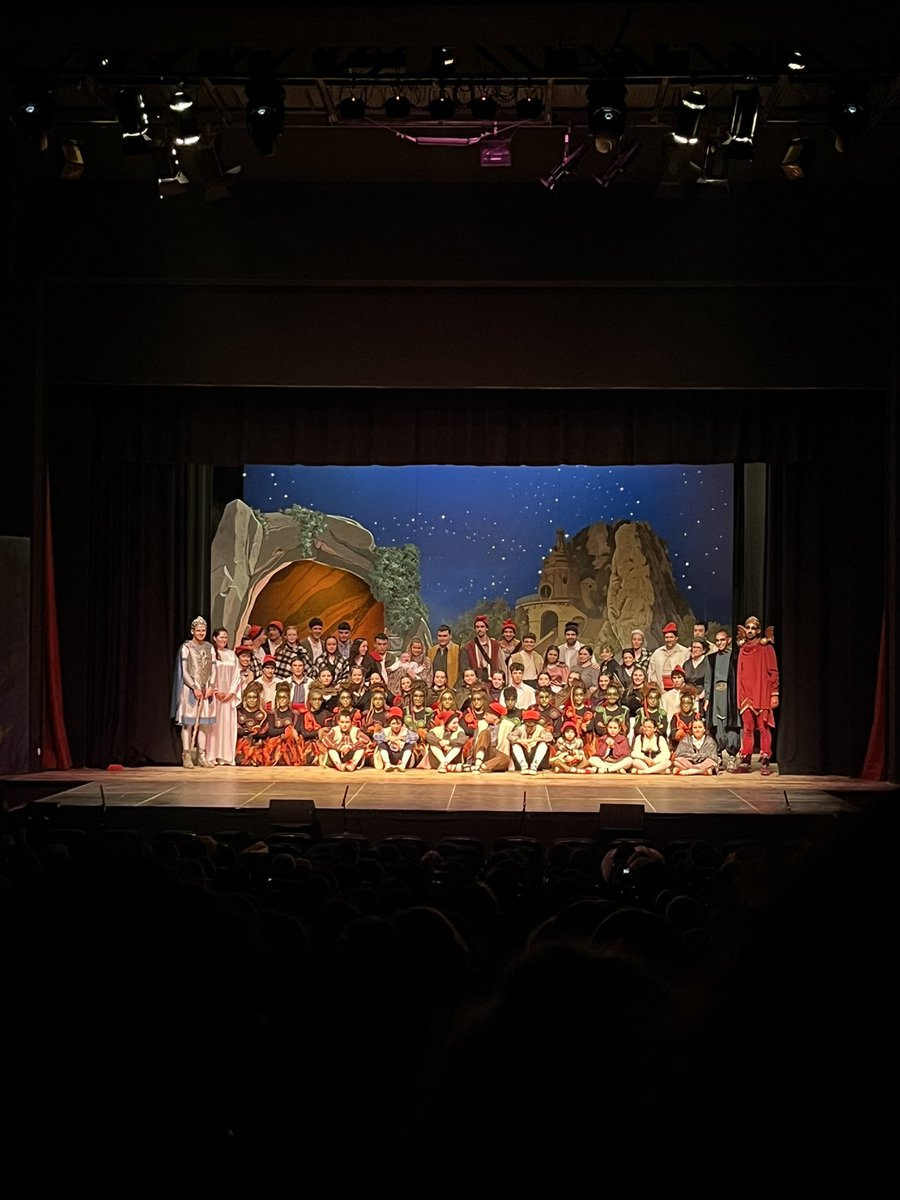 La millor manera de començar el 2026, amb cultura, patrimoni i pastorets.

Enhorabona <a href="/lafarsaberga/">la Farsa</a> per fer-nos reviure les figures, per fer-nos riure amb la sàtira i l’humor i per mantenir viva la memòria després de 125!