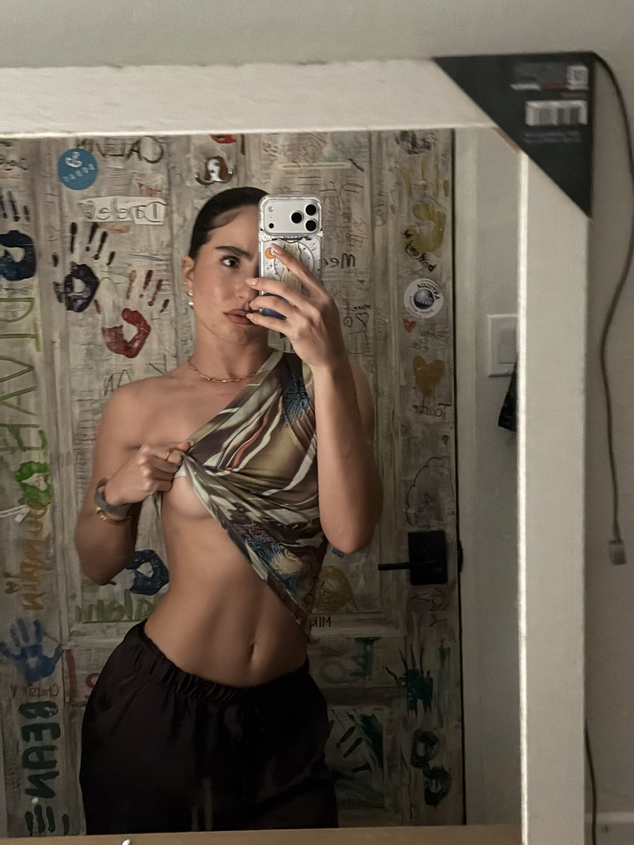 umdevv's tweet photo. Should probably hang the mirror https://t.co/GxqQC41hlK